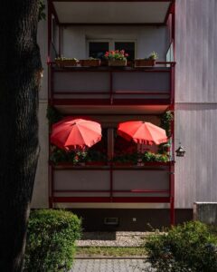 Relaksujący balkon na wiosnę i lato: pomysły i inspiracje